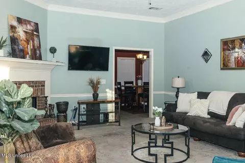 Living - 3109 Tynes Dr, Byram, MS 39272 photo 2 of 2