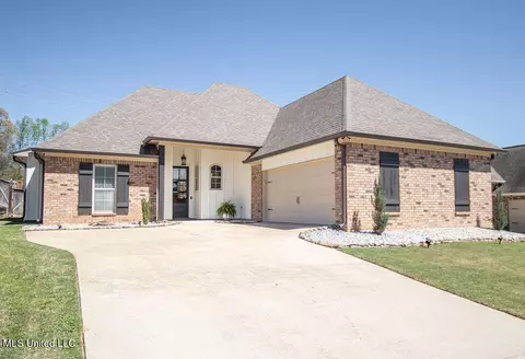 218 Grace Dr, Flowood, MS 39232