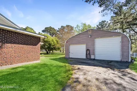 Exterior - 4 E Robin Ln, Picayune, MS 39466 photo 4 of 9