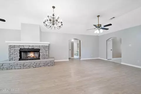 Living - 4 E Robin Ln, Picayune, MS 39466 photo 3 of 3