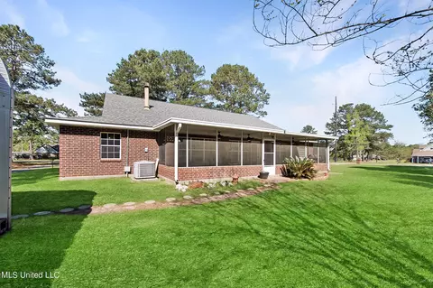 Exterior - 4 E Robin Ln, Picayune, MS 39466 photo 6 of 9
