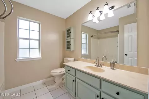 Bath - 4 E Robin Ln, Picayune, MS 39466 photo 1 of 3