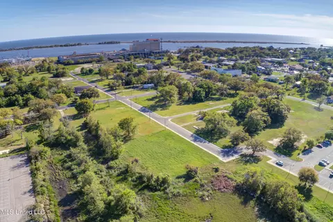 186 Pine St, Biloxi, MS 39530 photo 6