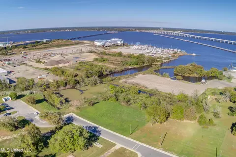 186 Pine St, Biloxi, MS 39530 photo 18