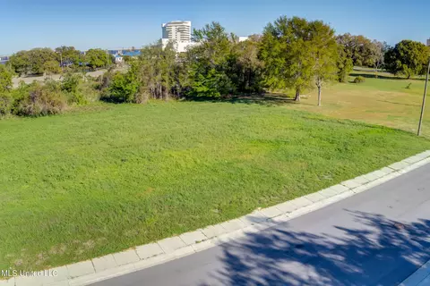 186 Pine St, Biloxi, MS 39530 photo 5