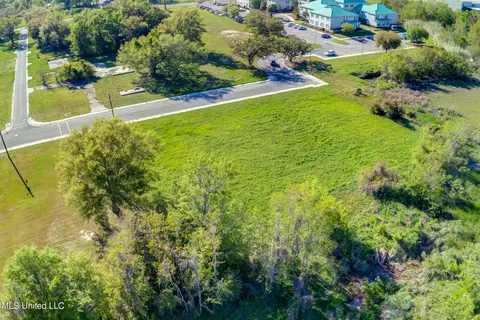 186 Pine St, Biloxi, MS 39530 photo 14