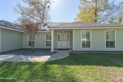 6912 Aulena Ct, Diamondhead, MS 39525