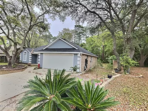 1816 Burnt Oak Dr, Ocean Springs, MS 39564