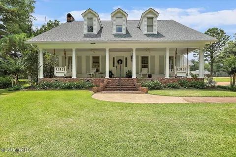 332 Country Club Rd, Canton, MS 39046