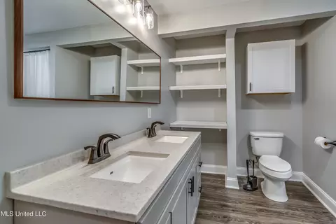 Bath - 1419 Oak St, Flowood, MS 39232 photo 3 of 6