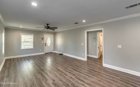Living - 1419 Oak St, Flowood, MS 39232 photo 1 of 1