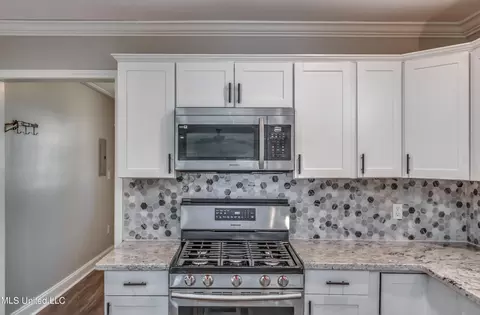 Kitchen - 1419 Oak St, Flowood, MS 39232 photo 4 of 7