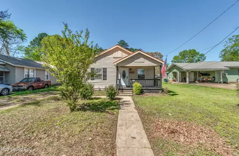 Exterior - 1419 Oak St, Flowood, MS 39232 photo 5 of 14