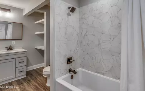 Bath - 1419 Oak St, Flowood, MS 39232 photo 6 of 6