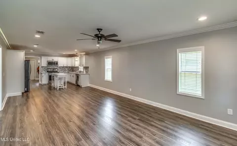 Dining - 1419 Oak St, Flowood, MS 39232 photo 1 of 1