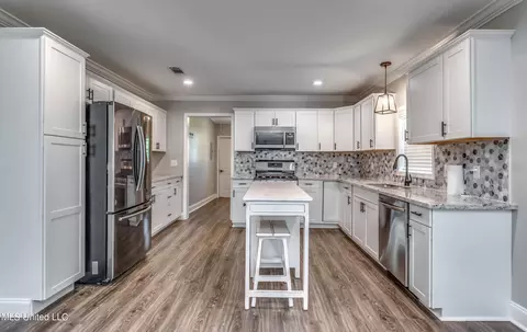 Kitchen - 1419 Oak St, Flowood, MS 39232 photo 3 of 7