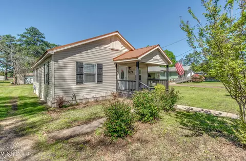 Exterior - 1419 Oak St, Flowood, MS 39232 photo 6 of 14