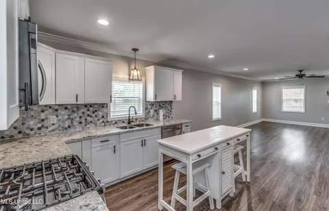Kitchen - 1419 Oak St, Flowood, MS 39232 photo 6 of 7