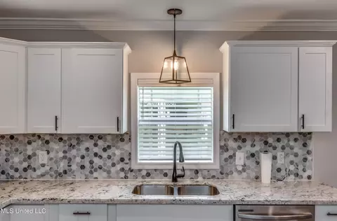 Kitchen - 1419 Oak St, Flowood, MS 39232 photo 5 of 7