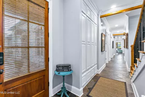 Entry Way - 109 Cedar Woods Cv, Madison, MS 39110 photo 4 of 5