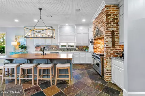 Kitchen - 109 Cedar Woods Cv, Madison, MS 39110 photo 5 of 6