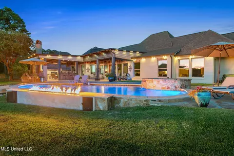 Exterior - 109 Cedar Woods Cv, Madison, MS 39110 photo 4 of 34