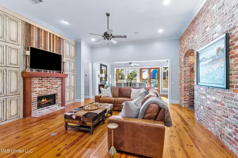 Living - 109 Cedar Woods Cv, Madison, MS 39110 photo 2 of 9