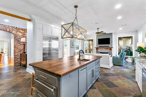 Kitchen - 109 Cedar Woods Cv, Madison, MS 39110 photo 6 of 6