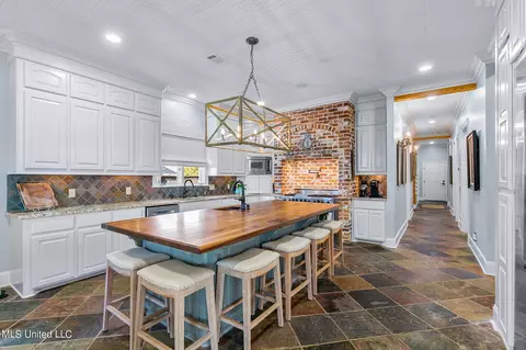 Kitchen - 109 Cedar Woods Cv, Madison, MS 39110 photo 3 of 6