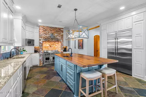 Kitchen - 109 Cedar Woods Cv, Madison, MS 39110 photo 2 of 6