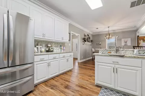 Kitchen - 14510 Constitution Rd #0, Moss Point, MS 39562 photo 2 of 4
