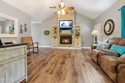 Living - 14510 Constitution Rd #0, Moss Point, MS 39562 photo 4 of 4