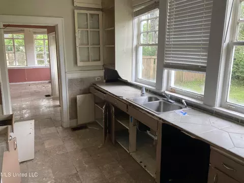 412 E Peace St, Canton, MS 39046 photo 8