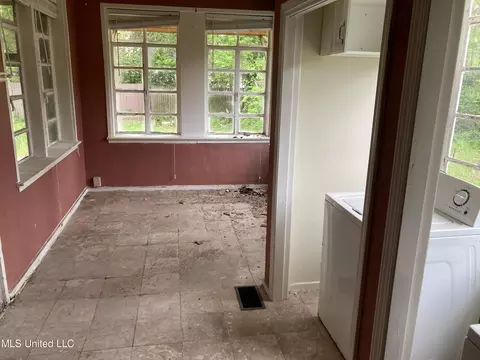 412 E Peace St, Canton, MS 39046 photo 9