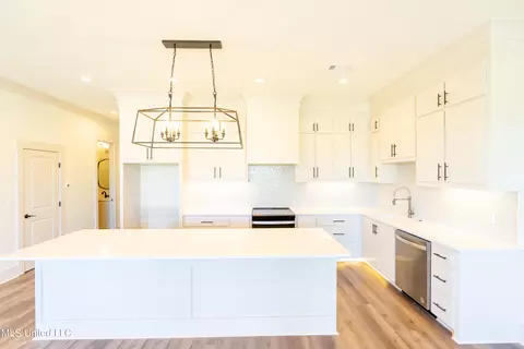 Kitchen - 225 Harmony St, Flowood, MS 39232 photo 2 of 5
