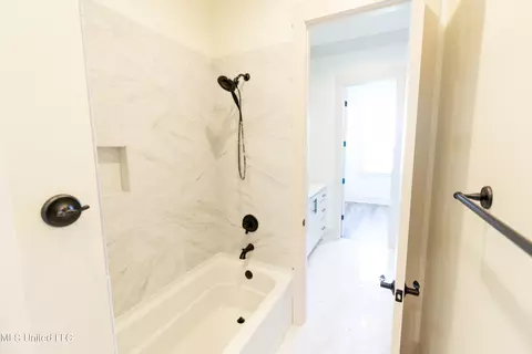 Bath - 225 Harmony St, Flowood, MS 39232 photo 4 of 5