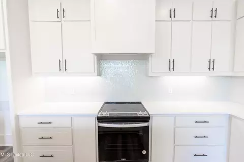 Kitchen - 225 Harmony St, Flowood, MS 39232 photo 5 of 5