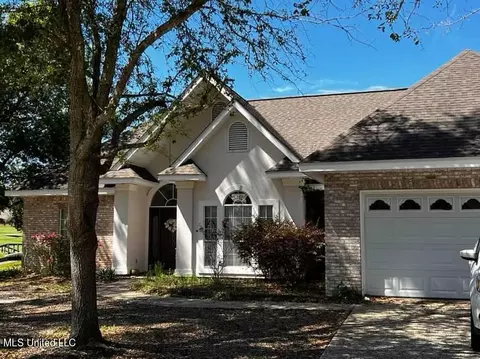 6810 Aumoae Ct, Diamondhead, MS 39525