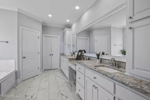Bath - 314 E Buttonwood Ln, Canton, MS 39046 photo 1 of 5