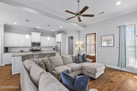 Living - 314 E Buttonwood Ln, Canton, MS 39046 photo 3 of 3
