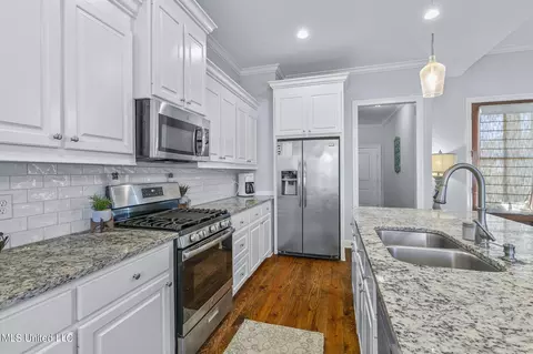 Kitchen - 314 E Buttonwood Ln, Canton, MS 39046 photo 3 of 6