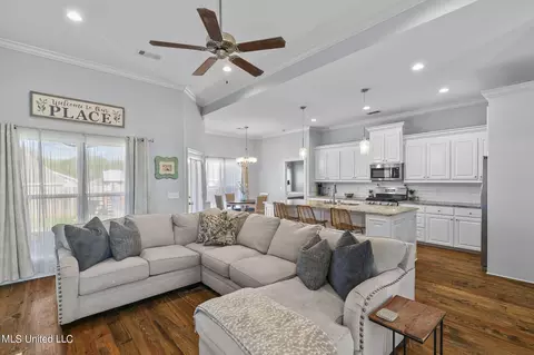 Living - 314 E Buttonwood Ln, Canton, MS 39046 photo 2 of 3