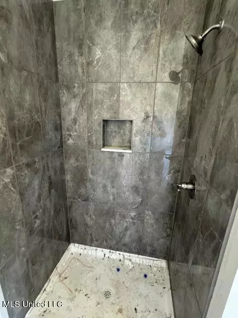 Bath - 320 Willow Way, Canton, MS 39046 photo 2 of 3