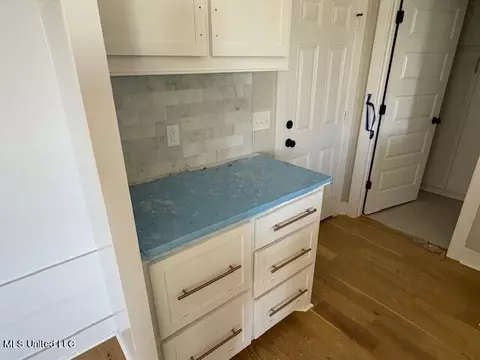 Kitchen - 320 Willow Way, Canton, MS 39046 photo 2 of 4
