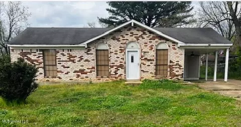 2630 Meadow Brook Dr, Horn Lake, MS 38637