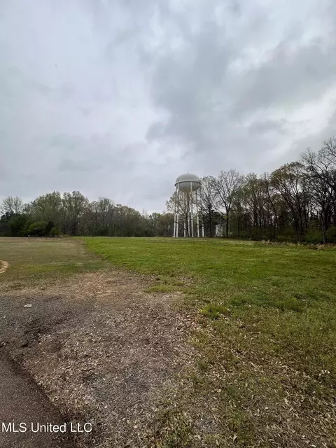 Banks Road, Southaven, MS 38672