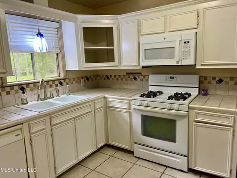 Kitchen - 799 E 4th Ave, Morton, MS 39117 photo 2 of 2
