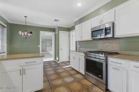 Kitchen - 4140 Crestview Dr, Jackson, MS 39211 photo 4 of 6