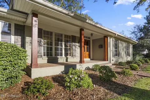 Exterior - 4140 Crestview Dr, Jackson, MS 39211 photo 4 of 9