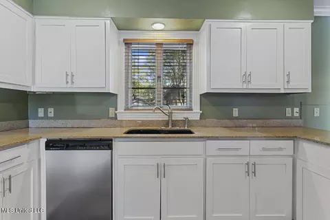 Kitchen - 4140 Crestview Dr, Jackson, MS 39211 photo 2 of 6